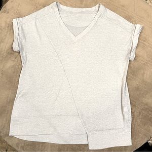 XL Calvin Klein Performance short sleeve V-neck asymmetrical hem